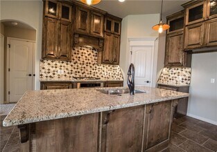 8701 SW 66th Pl in Oklahoma City, OK - Building Photo - Building Photo