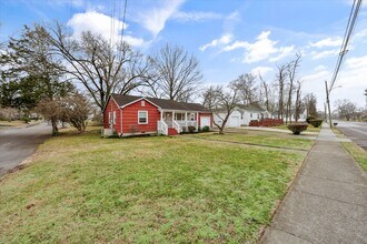 2414 Fairmont Blvd in Knoxville, TN - Foto de edificio - Building Photo