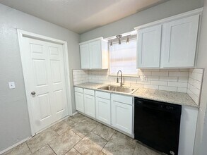 1000 SW 3rd St in Moore, OK - Building Photo - Building Photo
