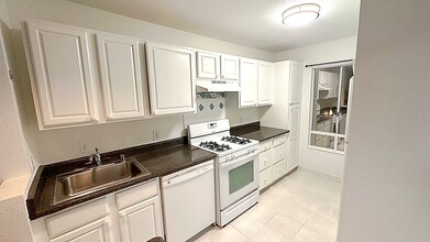 91-1058 Kekuilani Loop, Unit B207 in Kapolei, HI - Building Photo - Building Photo