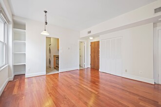2008 16th St NW, Unit 202 in Washington, DC - Building Photo - Building Photo