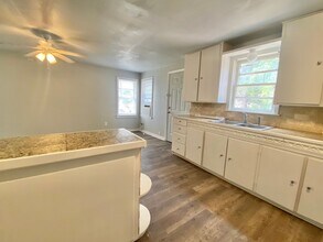 2420 33rd St in Lubbock, TX - Building Photo - Building Photo