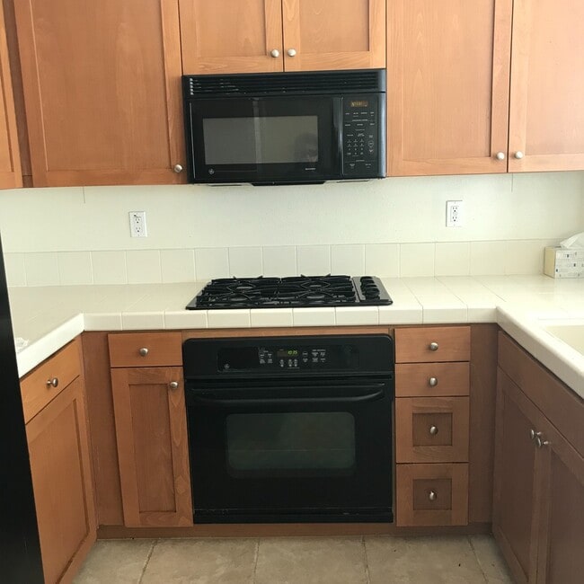 8752 Plaza Park Ln in San Diego, CA - Building Photo - Building Photo