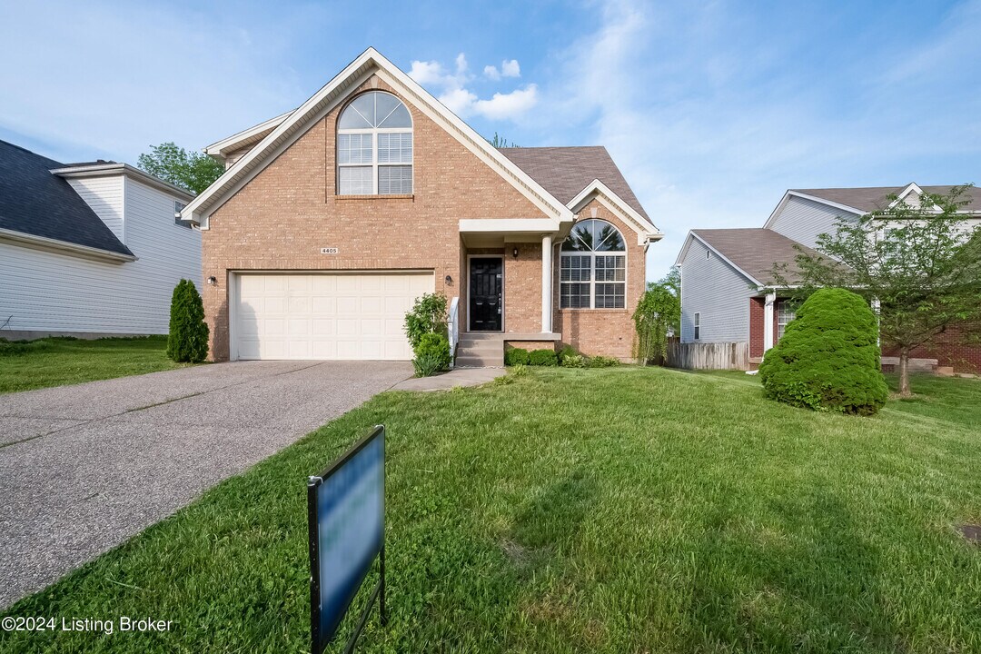 4405 MacKenzie Pl in Louisville, KY - Building Photo