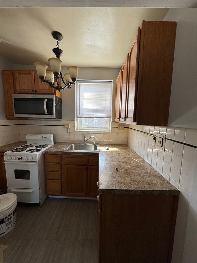 628 Wynnewood Rd, Unit 3rd Floor in Philadelphia, PA - Building Photo - Building Photo