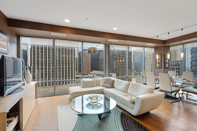 240 E Illinois St, Unit 1301 in Chicago, IL - Building Photo - Building Photo