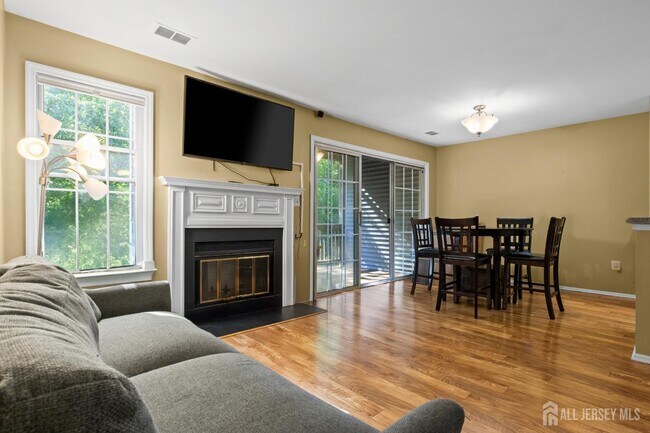 6072 Cedar Ct in Monmouth Junction, NJ - Building Photo - Building Photo
