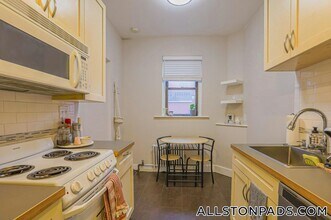 11 Gorham St, Unit 9 in Boston, MA - Foto de edificio - Building Photo