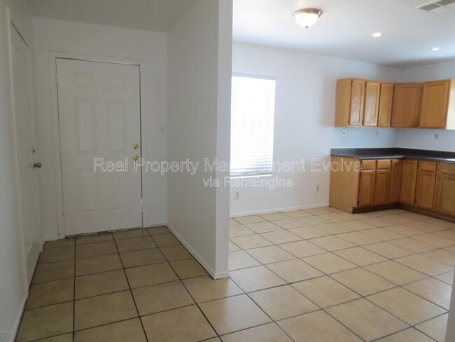 2950 E Mobile Ln in Phoenix, AZ - Building Photo - Building Photo