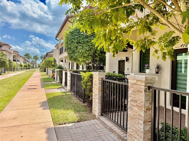 4750 NW 83rd Path in Doral, FL - Building Photo - Building Photo