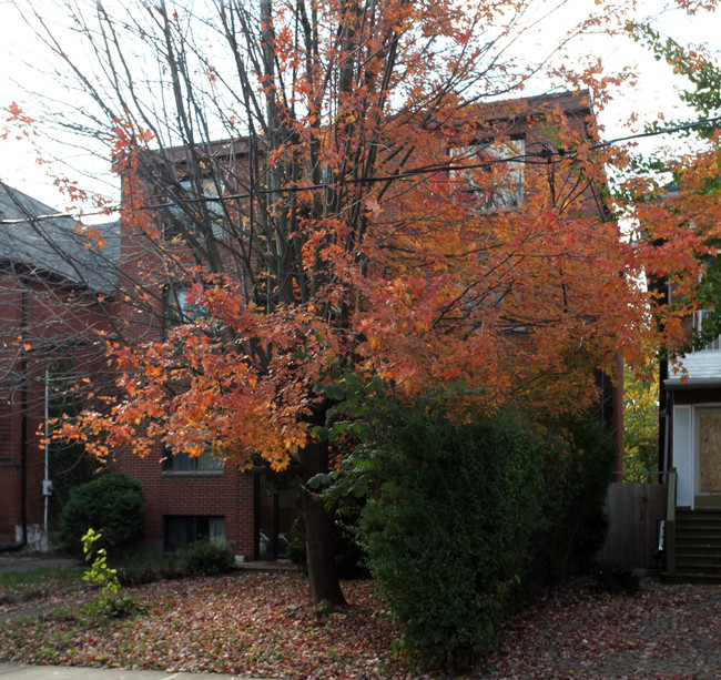 160 Dowling Ave in Toronto, ON - Building Photo - Building Photo