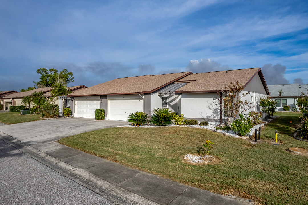 Foxwood in Englewood, FL - Building Photo