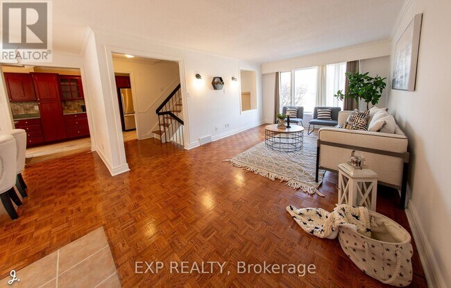 2772 Springland Dr in Ottawa, ON - Building Photo - Building Photo