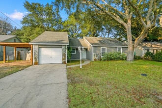 266 Honeysuckle Way in Niceville, FL - Building Photo - Building Photo