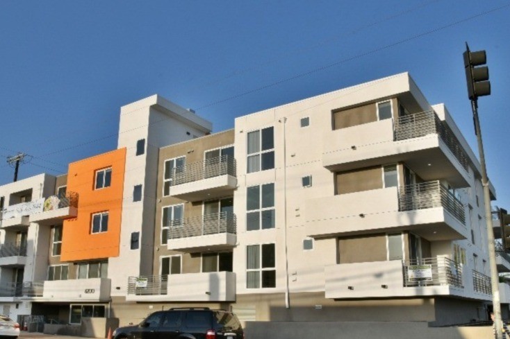 6200 Kester Apartments in Van Nuys, CA - Foto de edificio