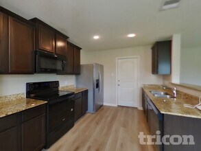 676 Yearwood Ln, Unit 329 in Jarrell, TX - Building Photo - Building Photo