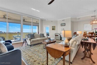 425 Dockside Dr in Naples, FL - Building Photo - Building Photo