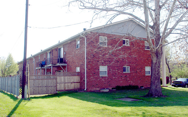 Pasadena Court Apartments in Indianapolis, IN - Building Photo - Building Photo