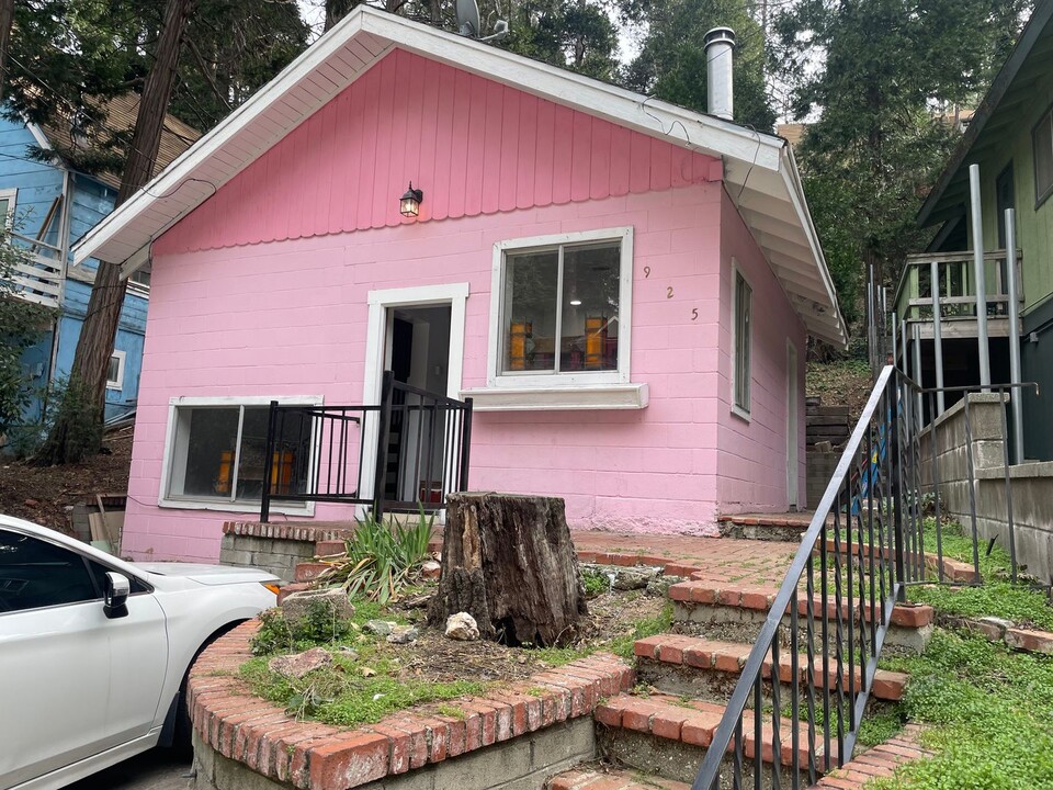 925 Fern Dr in Crestline, CA - Building Photo