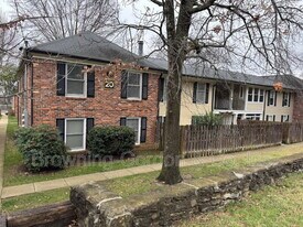 5025 Hillsboro Dr in Nashville, TN - Building Photo