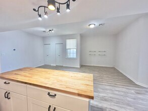 197 Van Horne St in Jersey City, NJ - Building Photo - Building Photo
