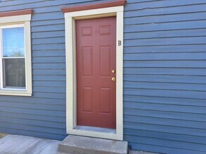 1115 Laurel St, Unit B in Indianapolis, IN - Building Photo - Building Photo