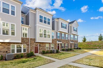 9769 Oaklawn Blvd NW in Huntersville, NC - Building Photo - Building Photo