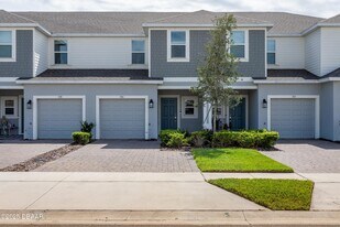 326 Riverfront Wy in Edgewater, FL - Building Photo