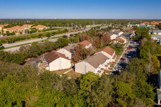 Windsong Club in Naples, FL - Foto de edificio - Building Photo
