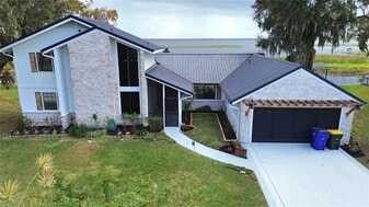 3006 Country Lake Dr in Sebring, FL - Building Photo
