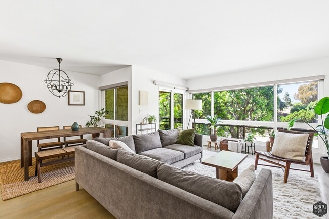 property at 5625 Green Valley Cir