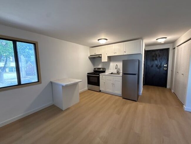 Courtyard Apartments in Madison, WI - Foto de edificio - Building Photo