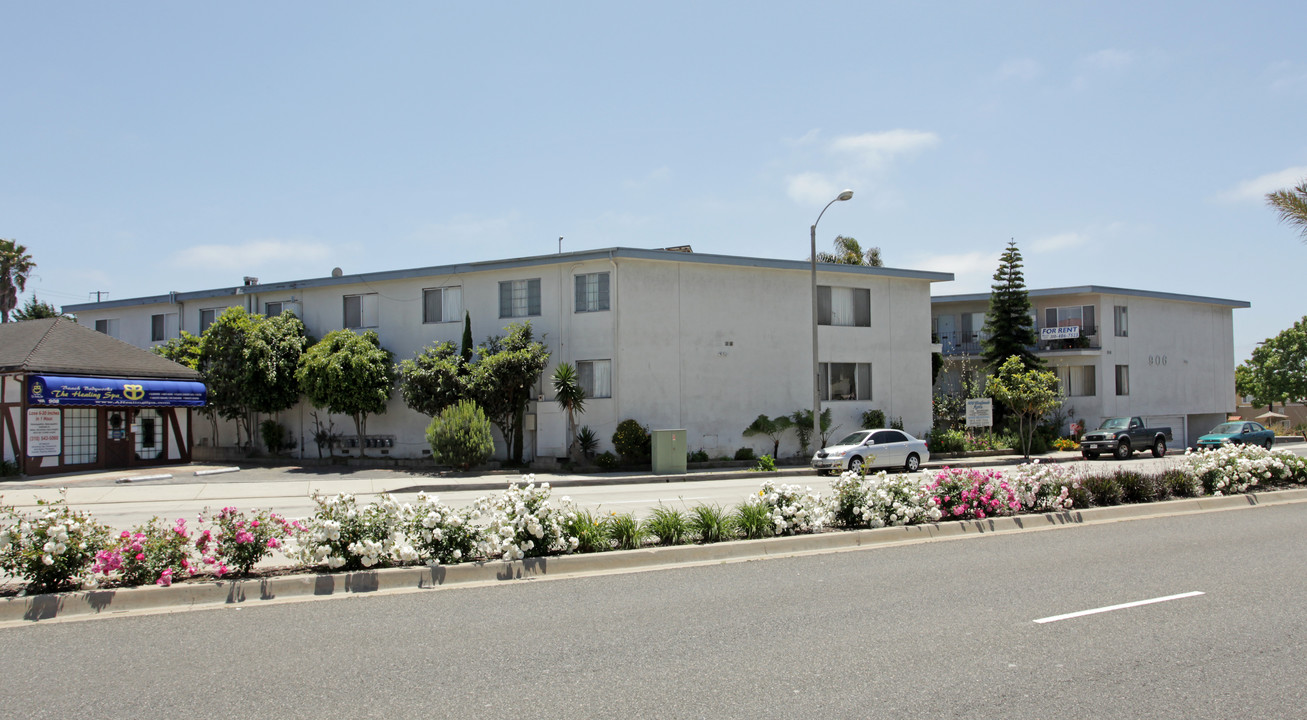 Redondo Apartments in Redondo Beach, CA - Building Photo