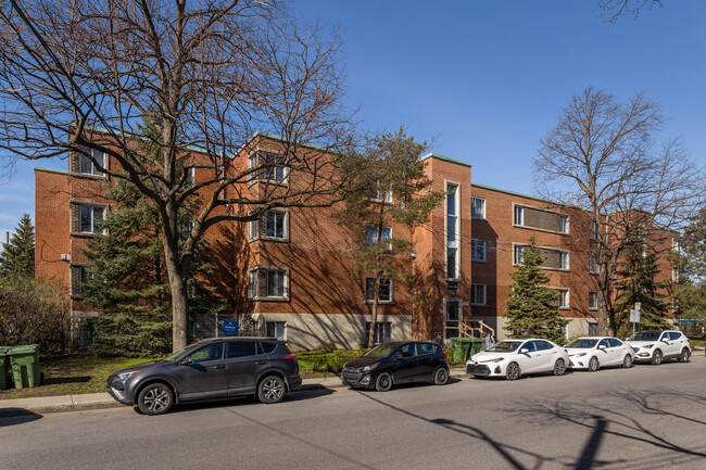 1600 Crevier Rue in St. Laurent, QC - Building Photo - Building Photo