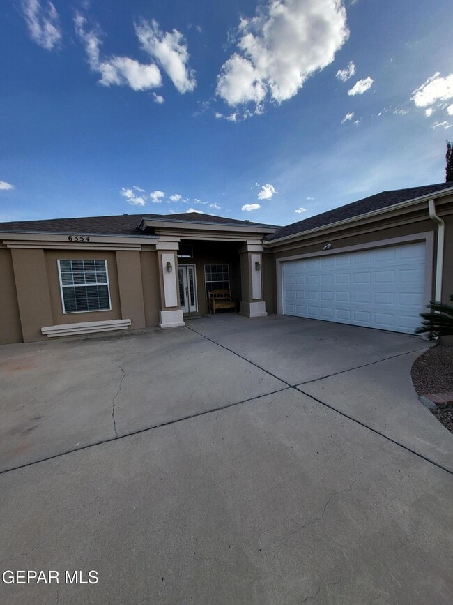 6354 Franklin View Dr in El Paso, TX - Building Photo - Building Photo