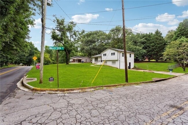 2985 Dodson Dr in East Point, GA - Building Photo - Building Photo