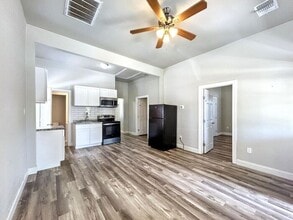 615 Delmar St in San Antonio, TX - Building Photo - Building Photo