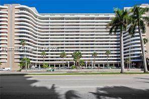 5555 Collins Ave in Miami, FL - Building Photo - Building Photo
