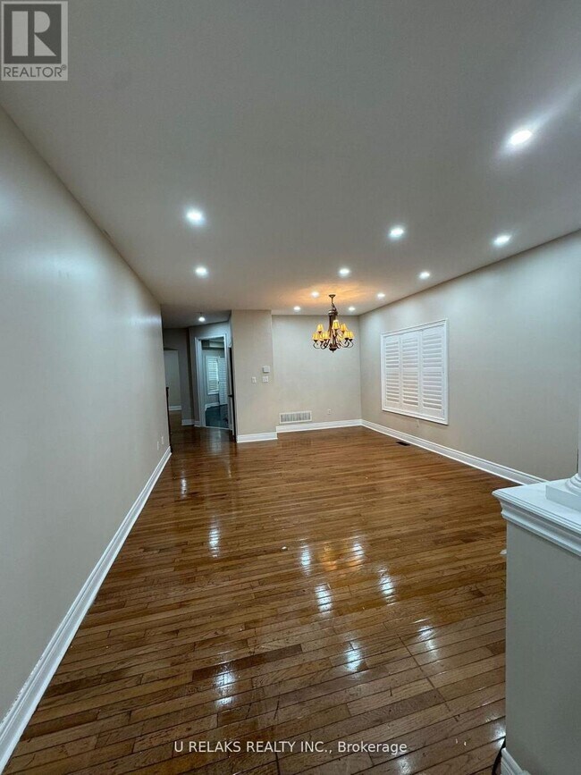 3681 Bloomington Crescent in Mississauga, ON - Building Photo - Building Photo