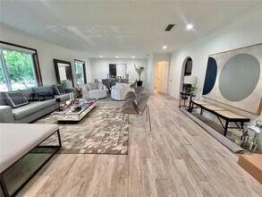 13200 SW 59th Ave in Miami, FL - Building Photo - Building Photo