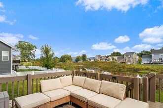 323 Galileo Dr in Madison, WI - Foto de edificio - Building Photo