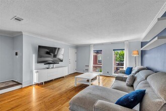 386 N Post Oak Ln in Houston, TX - Building Photo - Building Photo