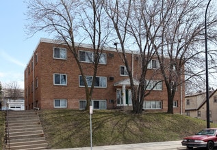 3447 Central Ave NE in Minneapolis, MN - Foto de edificio - Building Photo