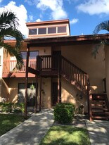 510 Lakeview Dr E in Royal Palm Beach, FL - Building Photo
