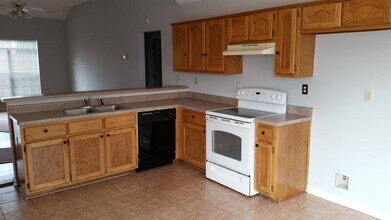 5428 Gardendale St in Memphis, TN - Building Photo - Building Photo