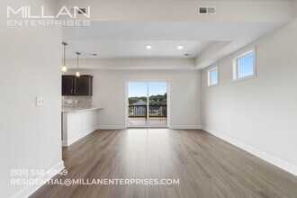 451 Mattingly Dr in Clarksville, TN - Building Photo - Building Photo