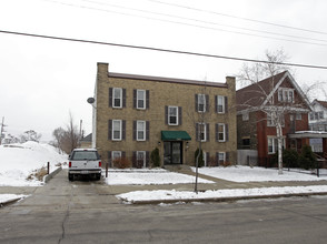 2433 W Michigan St in Milwaukee, WI - Building Photo - Building Photo