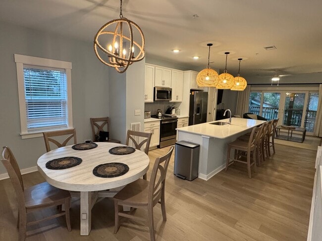 1115 Cambridge Rd in Kill Devil Hills, NC - Building Photo - Building Photo