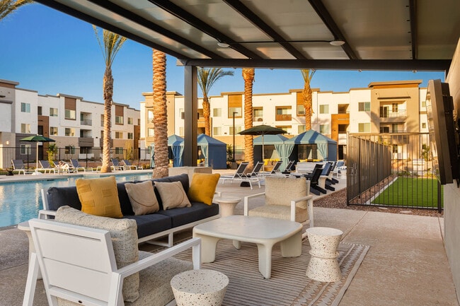 Ascend At Black Canyon in Phoenix, AZ - Foto de edificio - Building Photo