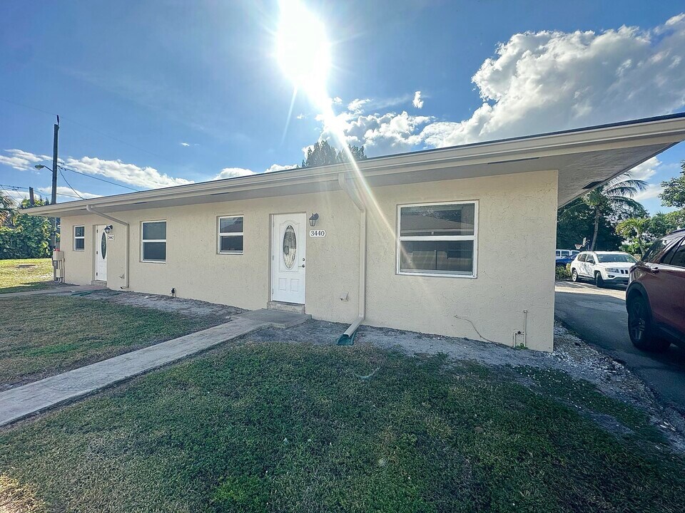 3434 State St in Lake Worth Beach, FL - Building Photo